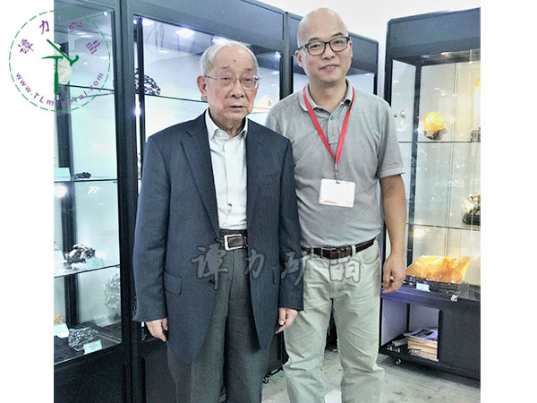 中國(guó)月球探測(cè)工程首席科學(xué)家，“嫦娥之父”-歐陽(yáng)自遠(yuǎn)院士（左）