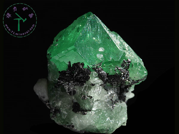 翠榴石，坦桑尼亞2.8x2.0x1.2cm