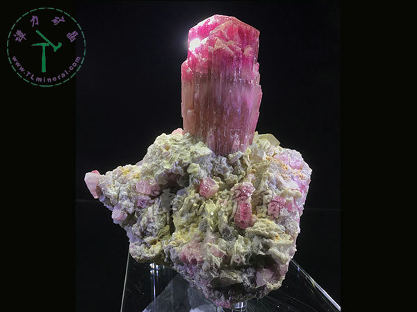 紅碧璽，阿富汗，21x17x12cm