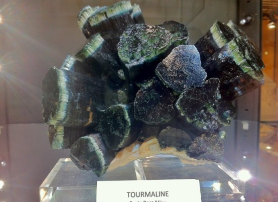 長(zhǎng)沙市譚力礦產(chǎn)品有限公司,長(zhǎng)沙礦產(chǎn)品銷(xiāo)售,工藝品銷(xiāo)售,鉆石飾品批發(fā)