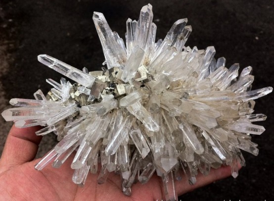 長(zhǎng)沙市譚力礦產(chǎn)品有限公司,長(zhǎng)沙礦產(chǎn)品銷(xiāo)售,工藝品銷(xiāo)售,鉆石飾品批發(fā)