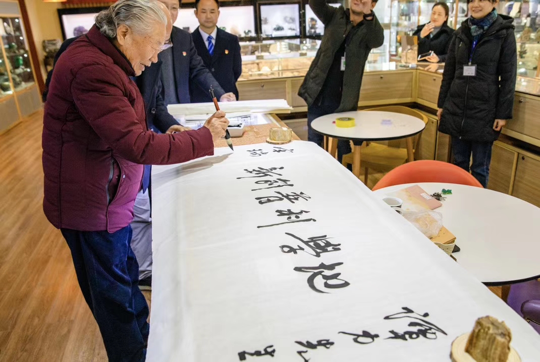 譚力礦晶-礦物標(biāo)本,礦物晶體,地質(zhì)標(biāo)本,寶石標(biāo)本,礦晶 